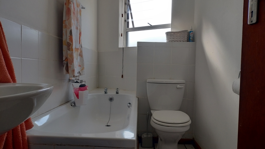 5 Bedroom Property for Sale in Fraaiuitsig Western Cape